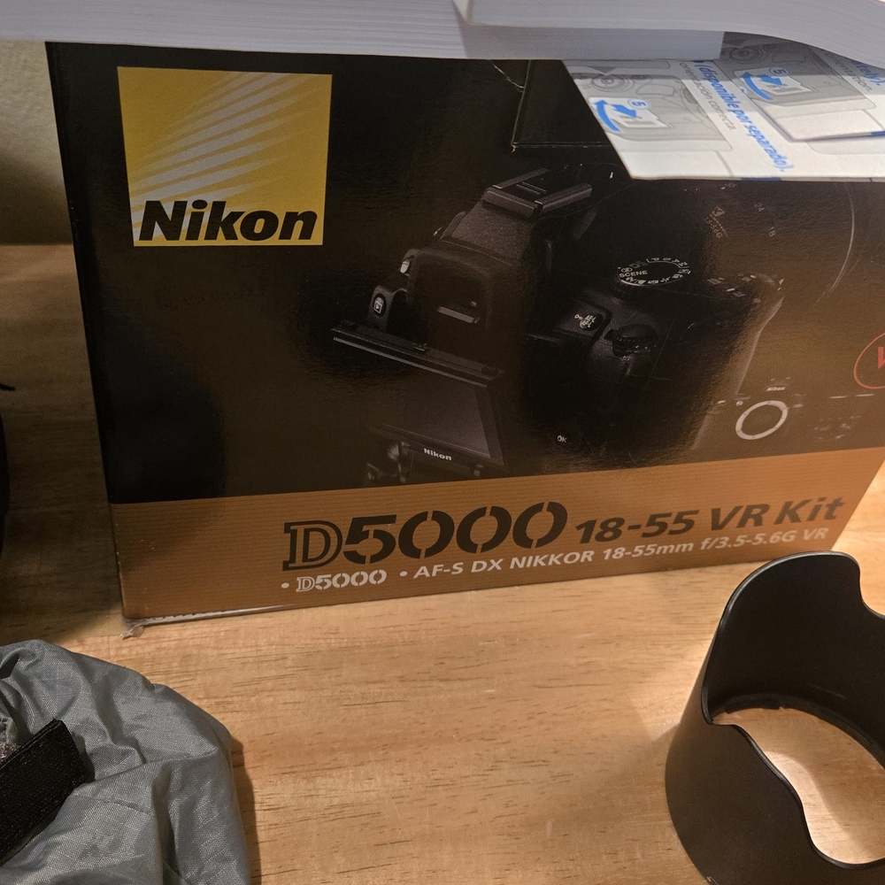 Nikon Black DSLR Camera with Zoom Lens - Picture 9 of 11